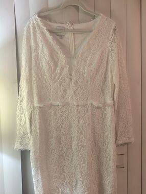 White Lace V-Neck Long Sleeve Dress